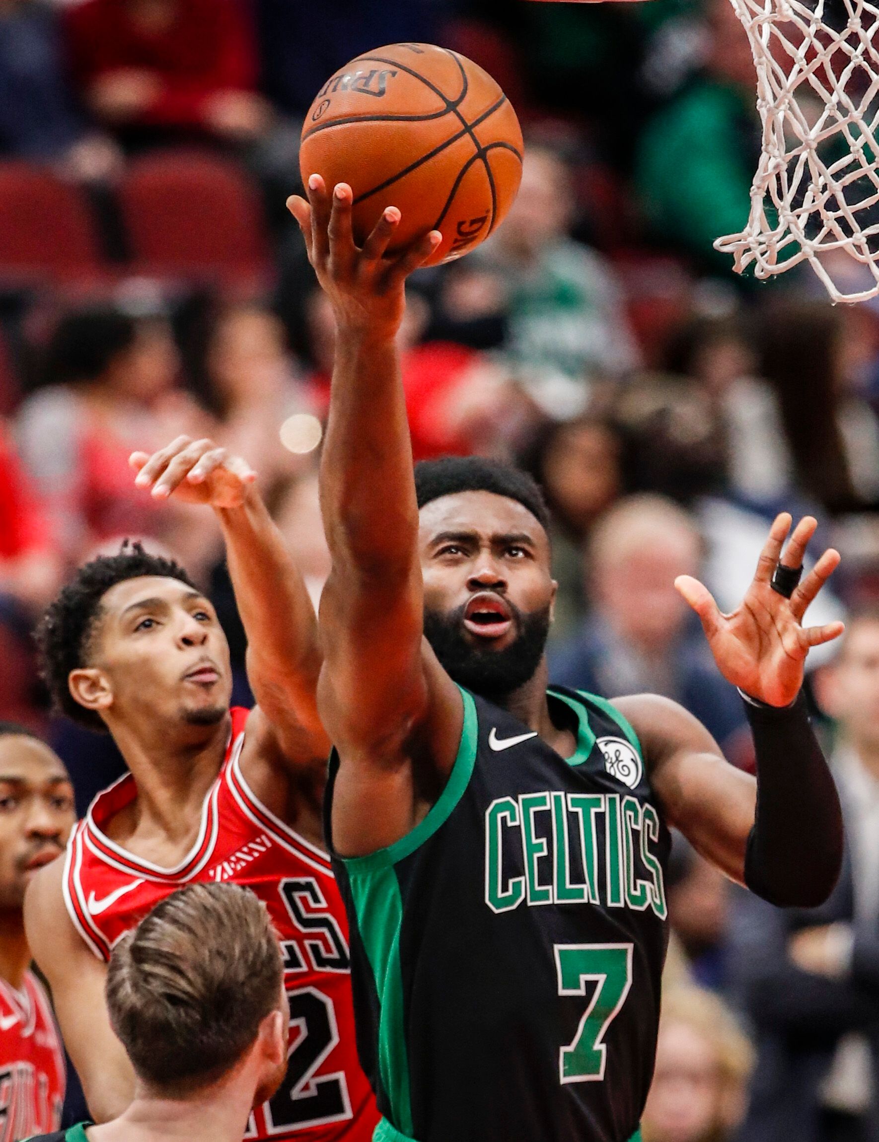 柯家姐妹再次拿下女子100米蝶泳项目的金牌和银牌